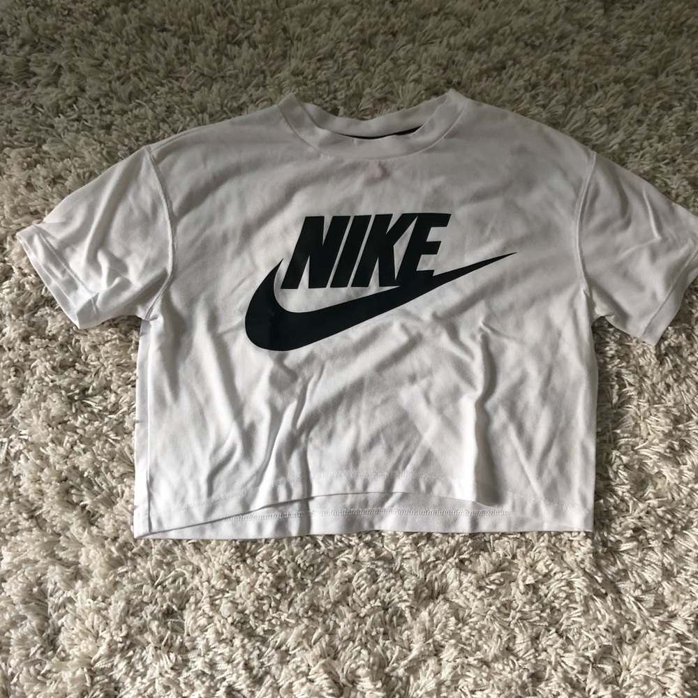 Nike Cropped Tee